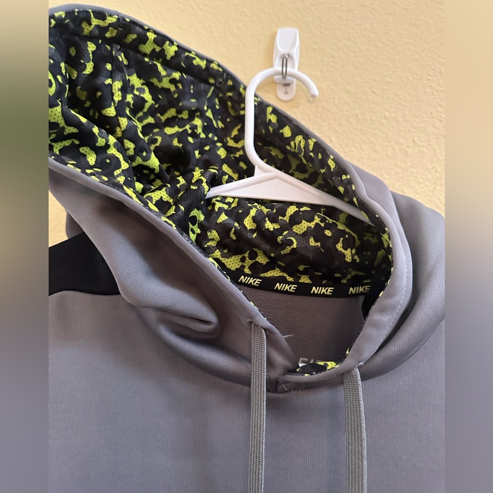 Nike Gray/Black Therma-Fit Hoodie with Neon Yellow Logo - Picture 5 of 7